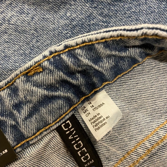 High waisted Mom jeans, distressed/ raw hem - Picture 6 of 7